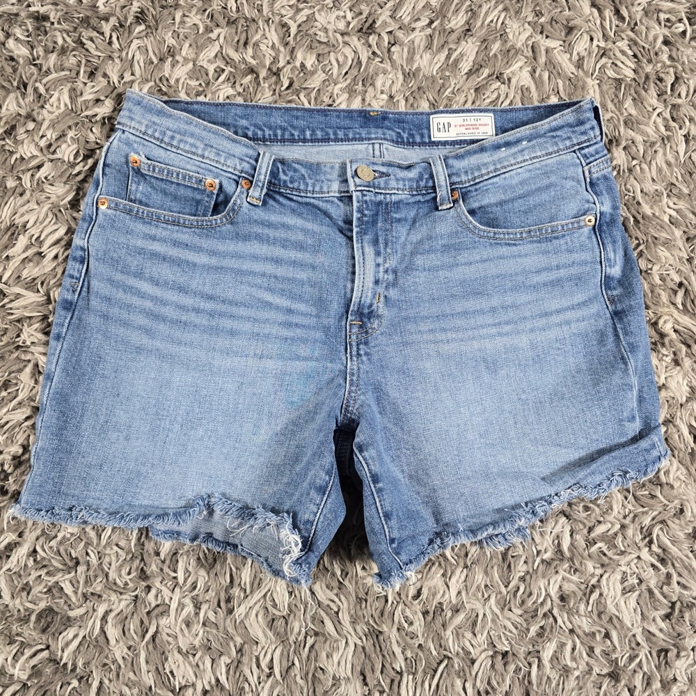 Gap 5" Girlfriend Short Mid Rise Denim Blue Raw Hem 31 12 Regular Medium Wash